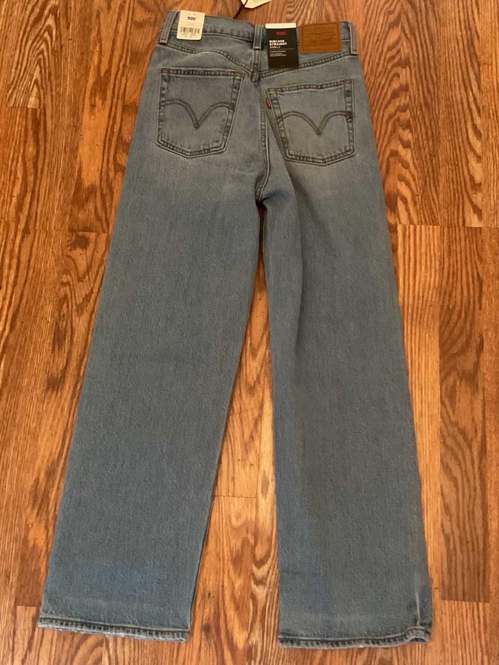 NEW Levi's Premium Ribcage Straight Ankle Jeans - Picture 9 of 16
